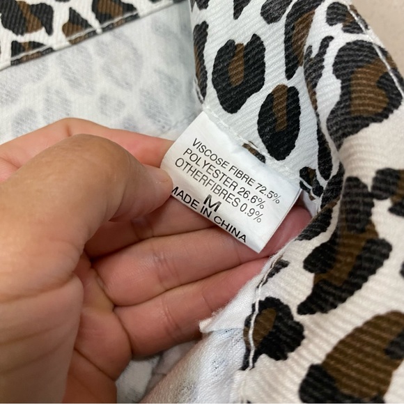Southern Stitch Cheetah Print Denim Bell Bottoms Size Medium - Picture 5 of 7